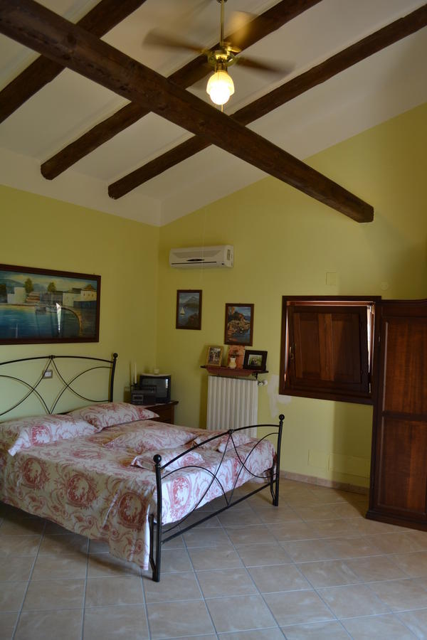 La Casa Di Lidia Bed & Breakfast Cardile Oda fotoğraf